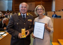 Ehrenbrandrat Helmut Czech, Chef des Stabes im Bezirksfeuerwehrkommando St. Pölten, erhielt das „Silberne Ehrenzeichen für Verdienste um das Bundesland Niederösterreich“.