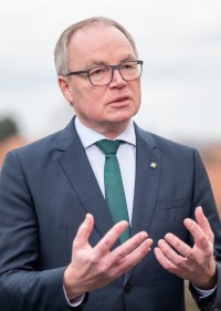 Pernkopf fordert Stopp der CO₂-Steuer oder Senkung der Steuern auf Sprit