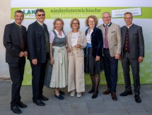 Feierten 75 Jahre NÖ Landarbeiterkammer: NÖ LAK-Vizepräsident Franz Sigl, NÖ LAK-Präsident Andreas Freistetter, NÖ LAK-Vizepräsidentin Judith Hartl, Landeshauptfrau Johanna Mikl-Leitner, Landesrätin Christiane Teschl-Hofmeister, LH-Stellvertreter Stephan Pernkopf und Nationalratsabgeordneter Georg Strasser (v.l.n.r.)