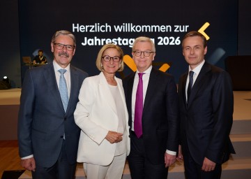 Bei der Raiffeisen Jahrestagung 2026: Landeshauptfrau Johanna Mikl-Leitner mit (v.l.) Präsident Erwin Hameseder, amtierender Generaldirektor Michael Höllerer und der designierte Generaldirektor der Raiffeisenlandesbank NÖ-W, Martin Hauer.