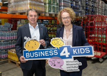 Ferienwoche Business4Kids: Familien-Landesrätin Christiane Teschl-Hofmeister und WKNÖ-Präsident Wolfgang Ecker 