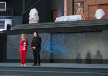 Landeshauptfrau Johanna Mikl-Leitner und Intendant Werner Auer bei der Premiere von „Ghost – Nachricht von Sam“ auf der Felsenbühne Staatz.