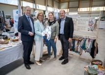 Beim Rundgang durch die Dunkelsteiner Erlebnisschau 2026 am Firmengelände von Winkler Schulbedarf Karlstetten.