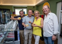 (v.l.n.r.) Vizebürgermeister Erik Hofreiter, Bürgermeister Harald Riemer, Landeshauptfrau Johanna Mikl-Leitner und Walter Brandhofer.