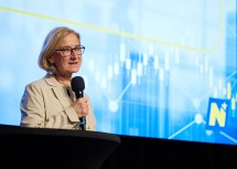 Landeshauptfrau Johanna Mikl-Leitner bei der Präsentation der neuen Wirtschaftsstrategie Niederösterreich 2030+.