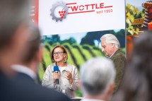 Landeshauptfrau Johanna Mikl-Leitner und Geschäftsführender Gesellschafter Purie Investments Ulrich Kallausch im Gespräch.