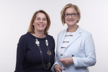 Gute Zusammenarbeit: Ulrike Prommer, Geschäftsführerin der IMC Fachhochschule Krems und Vizepräsidentin der Österreichischen Fachhochschulkonferenz, und Landeshauptfrau Johanna Mikl-Leitner (v.l.n.r.)