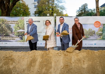 Spatenstich für den neuen „Boulevard Melk“: Landeshauptfrau Johanna Mikl-Leitner mit (v.l.) Vizebürgermeister Wolfgang Kaufmann, Bürgermeister Patrick Strobl und Stadträtin Ute Weisinger.