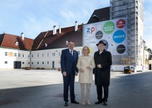 Landeshauptfrau Johanna Mikl-Leitner mit (re.) Diözesanbischof Alois Schwarz und (li.) Bürgermeister Matthias Stadler.