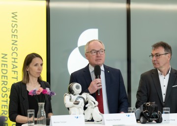 Es informierten Studiengangsleiterin Professorin Marlies Temper, LH-Stellvertreter Stephan Pernkopf und USTP-Geschäftsführer Johann Haag (v.l.n.r.).  