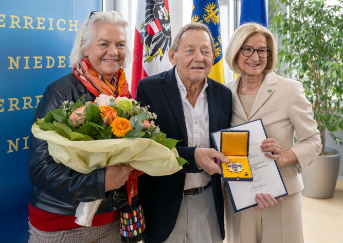 Großes Goldenes Ehrenzeichen für Wolfgang Ambros