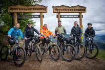 12 Kilometer Trails und Lines warten auf Downhill-Fans ab sofort im Alpen Bikepark Schneeberg.