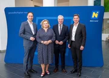 Über das Leistungsangebot im Landesklinikum Waidhofen/Ybbs informierten Gesundheitsregion-Mostviertel-Geschäftsführer Martin Kaiser, Landesgesundheitsagentur-Vorständin Elisabeth Bräutigam, Landesrat Anton Kasser und Bürgermeister Werner Kramer (v.l.n.r.).