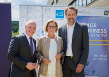 Landeshauptfrau Johanna Mikl-Leitner mit (li.) Helmut Miernicki und (re.) Martin Hetzer.