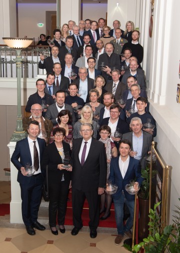 Landeshauptfrau Johanna Mikl-Leitner mit allen Preisträgern der "Vinaria Trophy 2019" im Palais Niederösterreich in Wien
