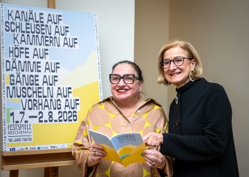 Landeshauptfrau Johanna Mikl-Leitner und Intendantin Maria Happel.