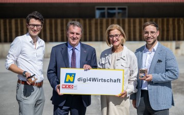 (v.l.n.r.) Kern Tec-Geschäftsführer Sebastian Jeschko, WKNÖ-Präsident Wolfgang Ecker, Landeshauptfrau Johanna Mikl-Leitner und David Wagner, Leitung operatives Geschäft von Kern Tec. Das in der Lebensmittel- und Kosmetikindustrie tätige Unternehmen Kern Tec zeigt beispielhaft, wie neue Technologien in der Praxis eingesetzt und innovative Geschäftsmodelle entwickelt werden können. 