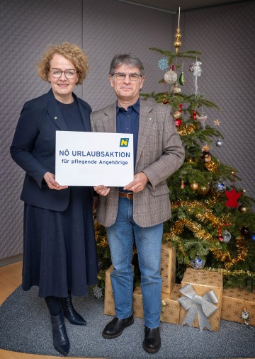 (v.l.n.r.): Sozial-Landesrätin Christiane Teschl-Hofmeister und der Leiter der NÖ Pflege-Hotline Gerhard Heilig