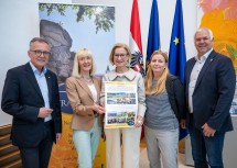 Landeshauptfrau Johanna Mikl-Leitner präsentiert mit der Waldviertler Gemeinde Bad Traunstein Niederösterreichs Teilnehmer am EV!RA 2026.